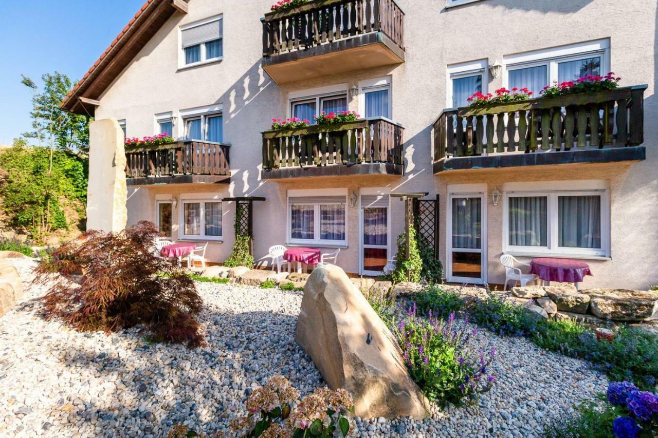 Hotel Zur Aussicht Hohnstein Exterior photo